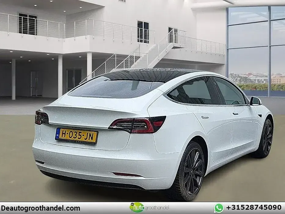 Gebraucht Tesla Model 3 Standard Range 175 kW (238 PS) 2020 Weiß Limousine