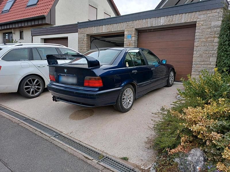 Usata BMW 318 113 CV (83 kW) 2013 Blu Berlina