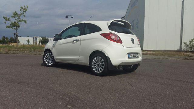 Gebraucht Ford Ka Titanium 94 PS (69 kW) 2010 Weiß metallic Kleinwagen