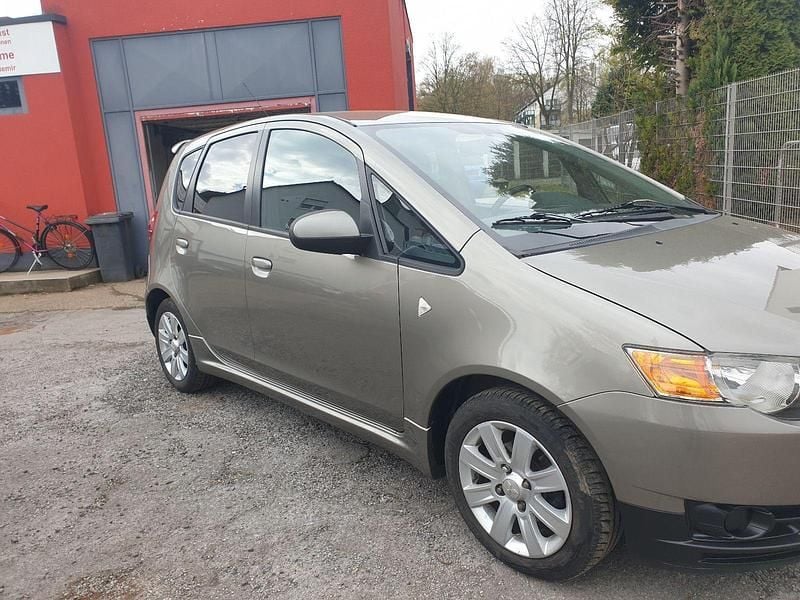 Gebraucht Mitsubishi Colt Motion 95 PS (69 kW) 2012 Grau Kleinwagen