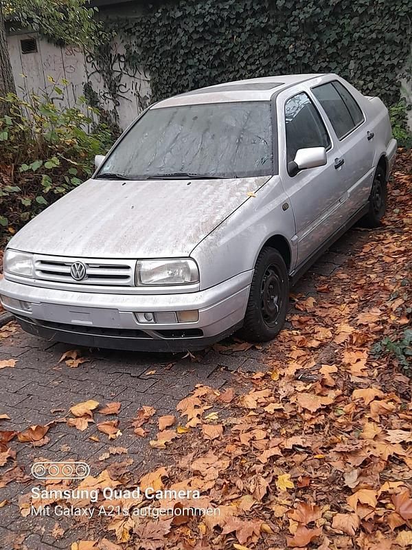 Silber Gebraucht 1997 VW Vento Limousine | 2.500 € - Bild 1/3