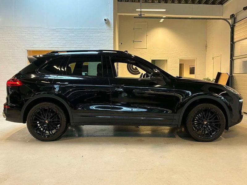 Second-hand Porsche Cayenne 262 CP (192 kW) 2015 Negru SUV