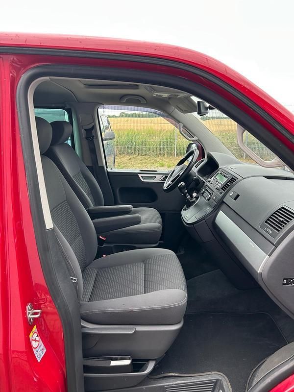 Gebraucht VW Multivan 180 PS (132 kW) 2012 Rot Van