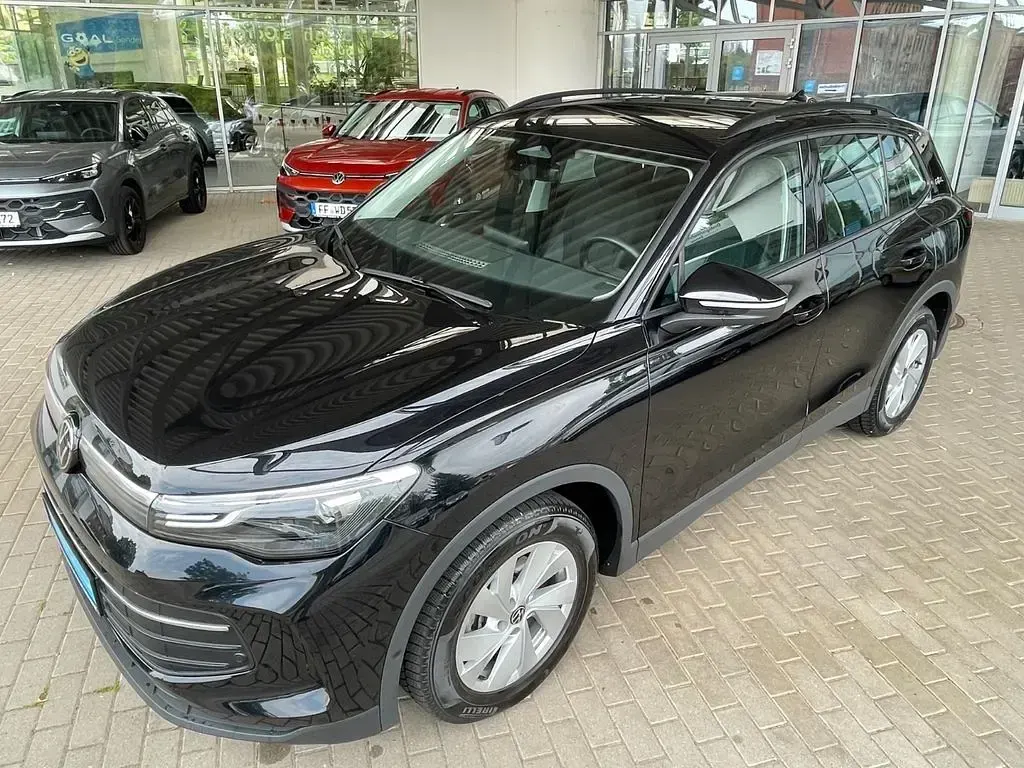 Gebraucht VW Tiguan Goal 150 PS (110 kW) 2024 Schwarz SUV