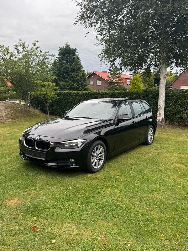 Schwarz Gebraucht 2014 BMW 320 Kombi | 7.999 € (Superpreis) - Bild 1/4