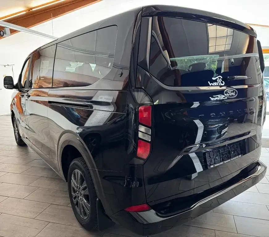 Gebraucht Ford Tourneo Custom Titanium 136 PS (100 kW) 2025 Schwarz Van