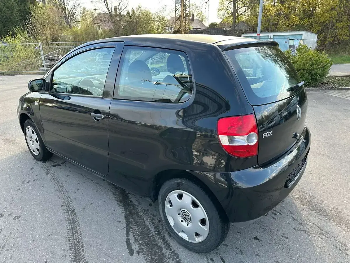 Gebraucht VW Fox Basis 54 PS (39 kW) 2006 Schwarz Kleinwagen