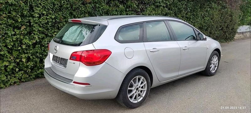 Gebraucht Opel Astra 110 PS (80 kW) 2015 Silber Kombi