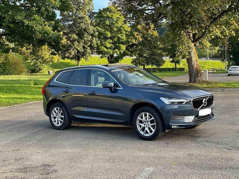Blau Gebraucht 2020 Volvo XC60 Momentum SUV | 29.800 € (Teuer) - Bild 1/4