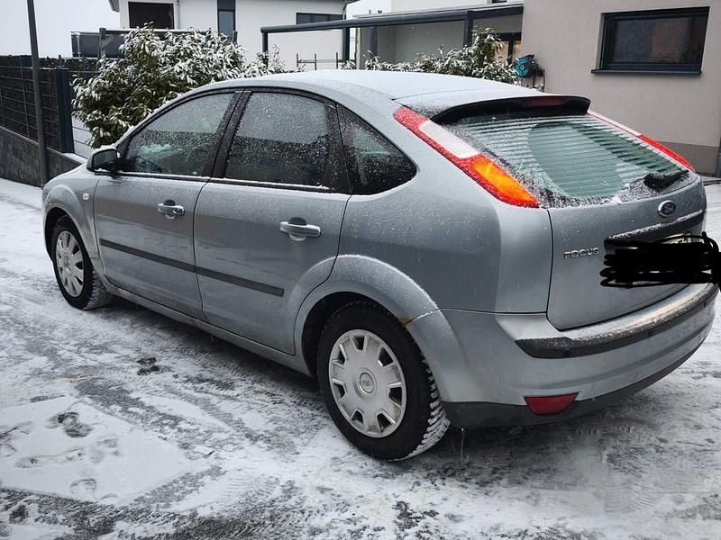 Gebraucht Ford Focus Ghia 116 PS (85 kW) 2005 Silber Limousine