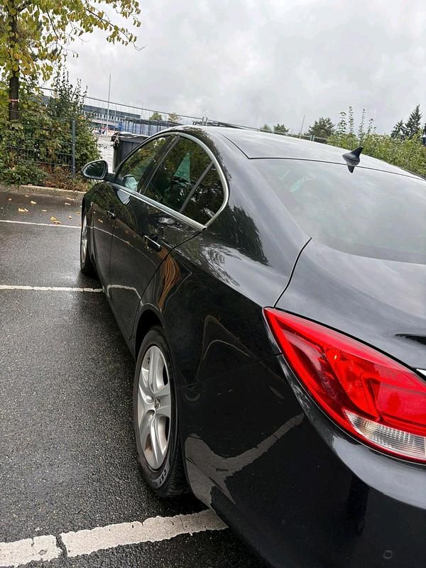 Schwarz Gebraucht 2012 Opel Insignia Limousine | 4.100 € (Fairer Preis) - Bild 1/4