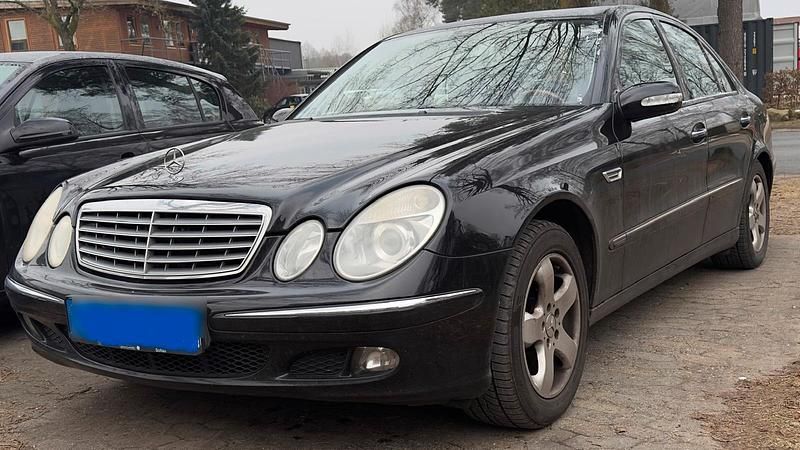 Schwarz Gebraucht 2005 Mercedes E320 Elegance Limousine | 3.600 € (Guter Preis) - Bild 1/4