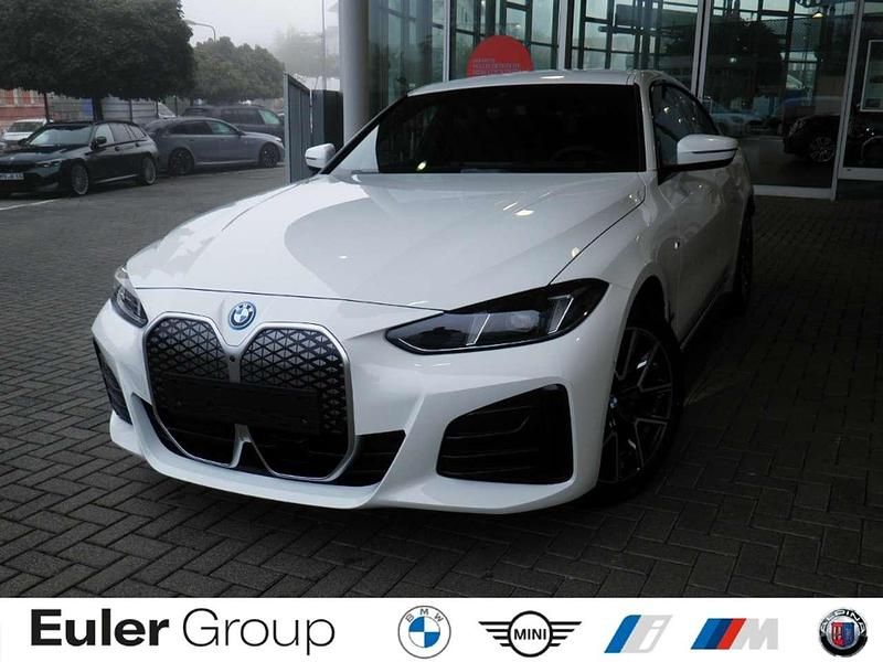 Alpinweiss iii Gebraucht 2025 BMW i4 Sport Line Limousine | 64.599 € - Bild 1/4