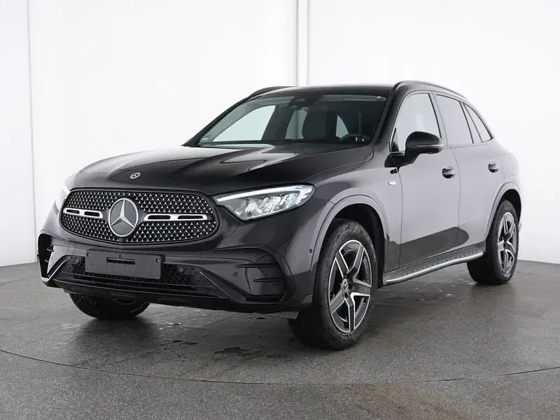 Gebraucht Mercedes GLC300e AMG 333 PS (244 kW) 2025 Schwarz SUV