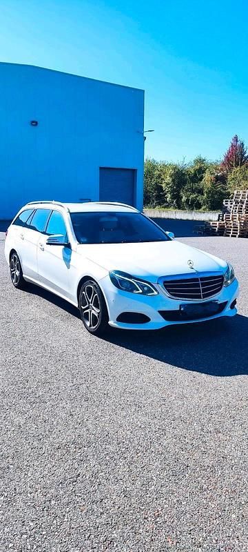 Weiß Gebraucht 2015 Mercedes E220 Kombi | 10.000 € (Fairer Preis) - Bild 1/4