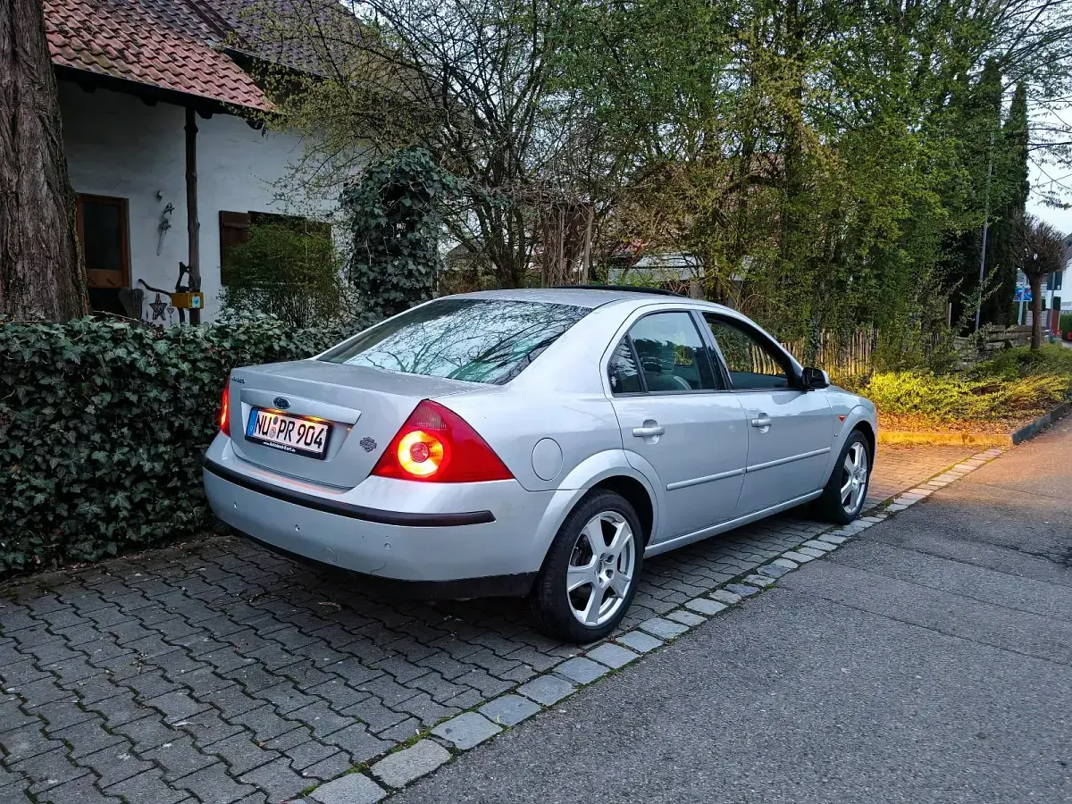 Używany Ford Mondeo 170 KM (125 kW) 2003 Szary Sedan/Limuzyna