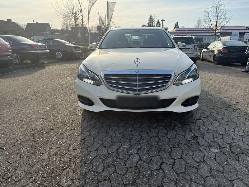 Gebraucht Mercedes E200 Avantgarde 150 PS (110 kW) 2016 Beige Limousine