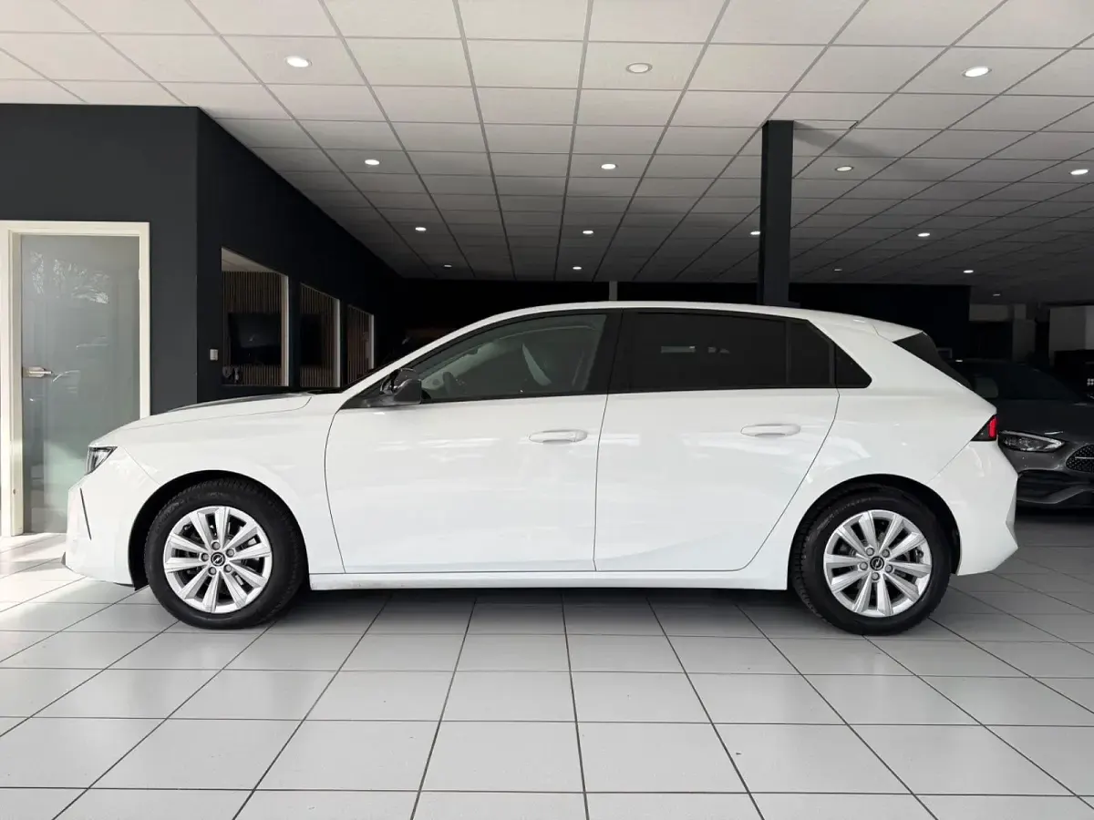 Gebraucht Opel Astra 131 PS (96 kW) 2023 Weiß Kleinwagen
