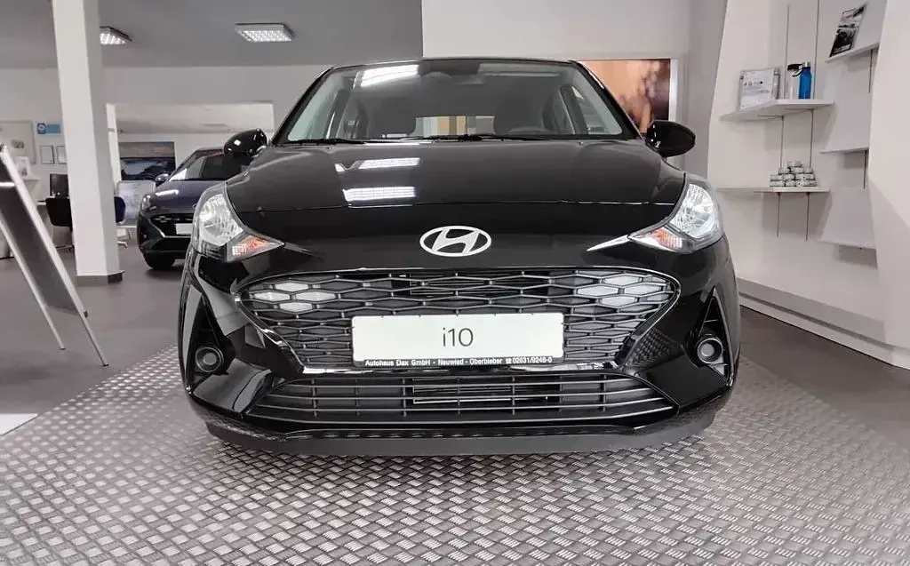 Neu Hyundai i10 63 PS (46 kW) 2025 Grau Kleinwagen