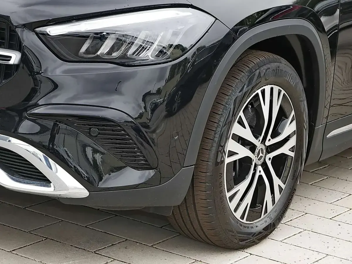Gebraucht Mercedes GLA250 Progressive 224 PS (164 kW) 2025 Metalliclack kosmosschwarz SUV