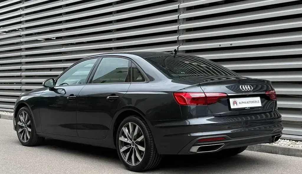 Gebraucht Audi A4 Sport 150 PS (110 kW) 2023 Grau Limousine