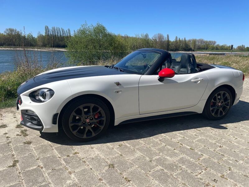Weiß Gebraucht 2016 Abarth 124 Spider Cabrio | 27.900 € (Guter Preis) - Bild 1/4