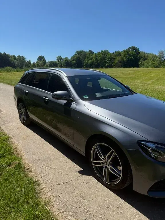 Gebraucht Mercedes E220 AMG 194 PS (142 kW) 2018 Grau Limousine