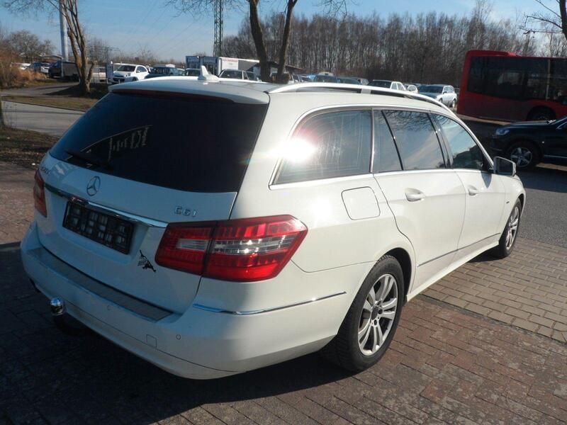 Gebraucht Mercedes E200 184 PS (135 kW) 2011 Weiß Kombi