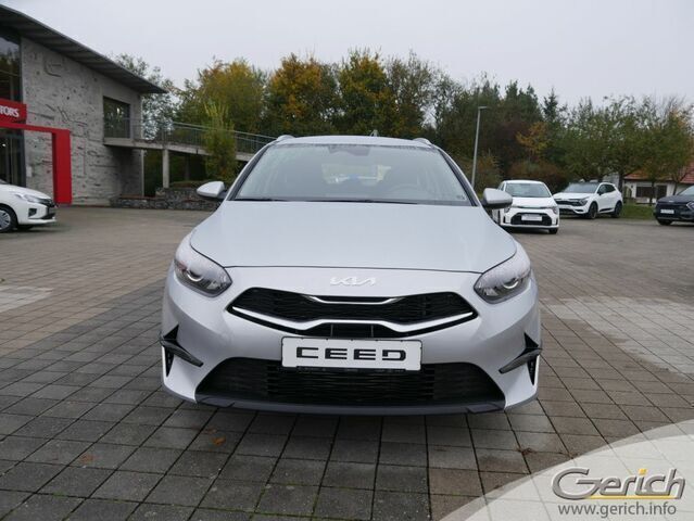 Neu Kia Ceed 99 PS (72 kW) 2025 Silber Kleinwagen