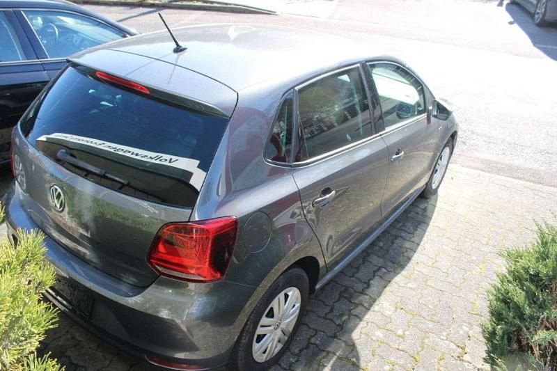 Gebraucht VW Polo LOUNGE 75 PS (55 kW) 2015 Grau (metallic) Limousine