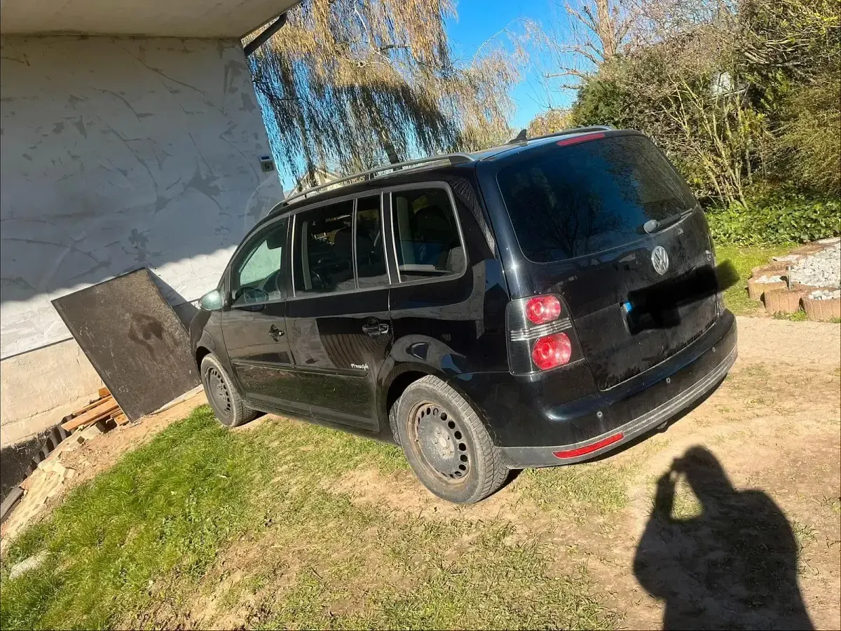 Gebraucht VW Touran Freestyle 140 PS (102 kW) 2010 Schwarz Van / Kleinbus