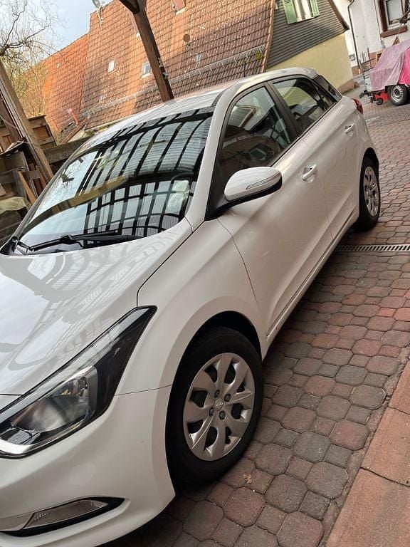 Gebraucht Hyundai i20 GO! 75 PS (55 kW) 2016 Weiß Limousine
