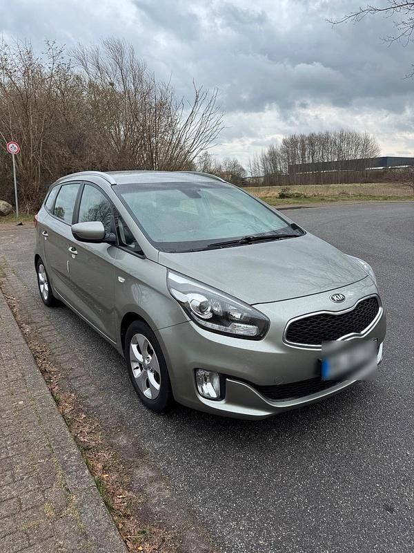 Gebraucht Kia Carens 135 PS (99 kW) 2014 Silber Van / Kleinbus