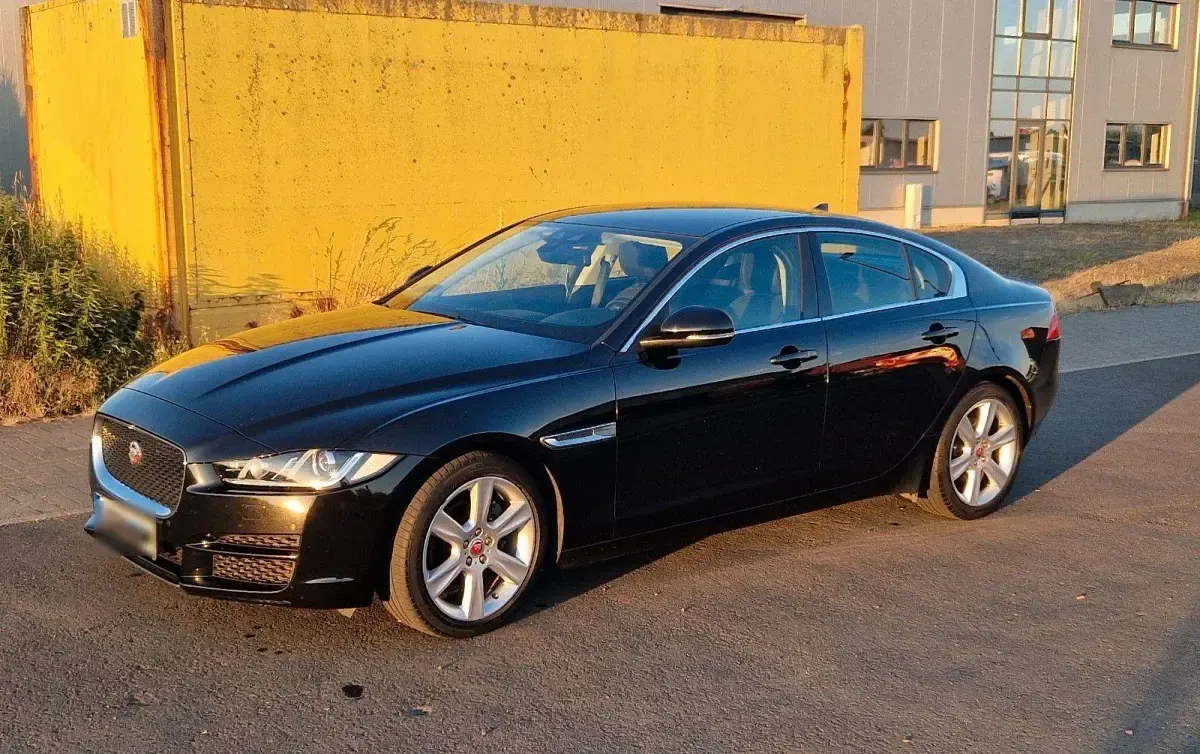 Gebraucht Jaguar XE 179 PS (131 kW) 2016 Schwarz Limousine