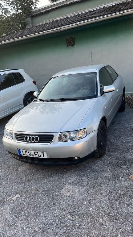 Silber Gebraucht 2000 Audi A3 Attraction Limousine | 999 € (Guter Preis) - Bild 1/4