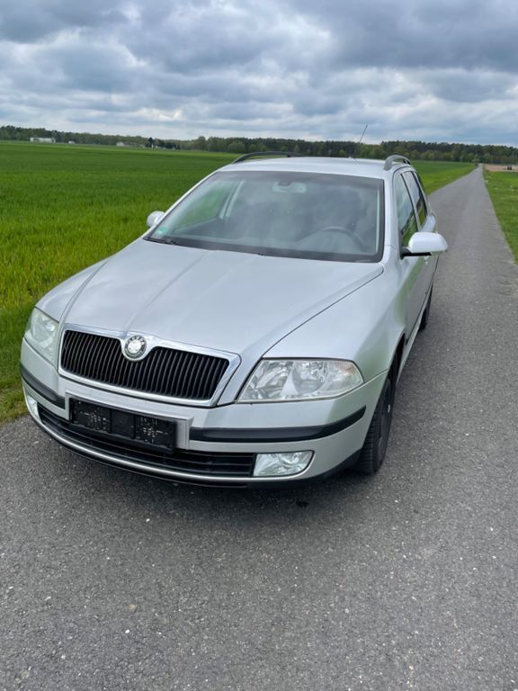 Silber Gebraucht 2005 Skoda Octavia Ambiente Kombi | 4.500 € (Teuer) - Bild 1/4