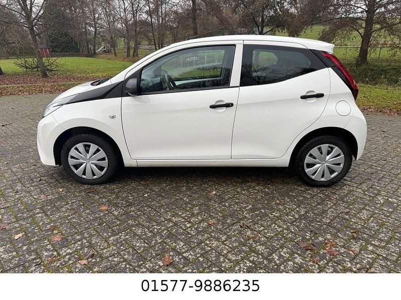 Gebraucht Toyota Aygo 72 PS (52 kW) 2021 Weiß Kleinwagen