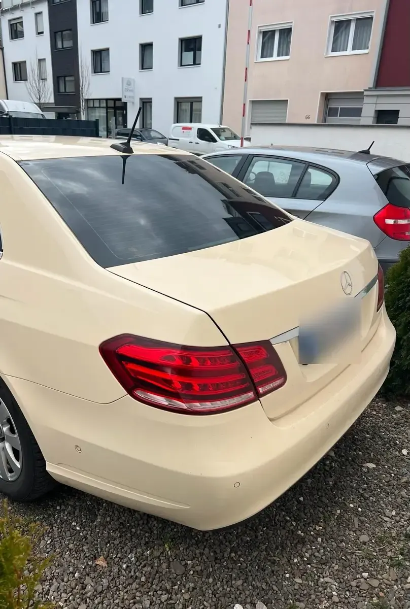 Gebraucht Mercedes E200 136 PS (100 kW) 2015 Gelb Limousine