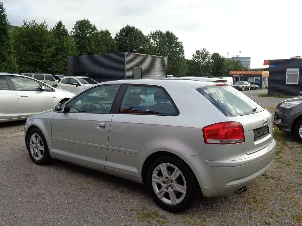 Second-hand Audi A3 Attraction 125 CP (91 kW) 2008 Argintiu Hatchback