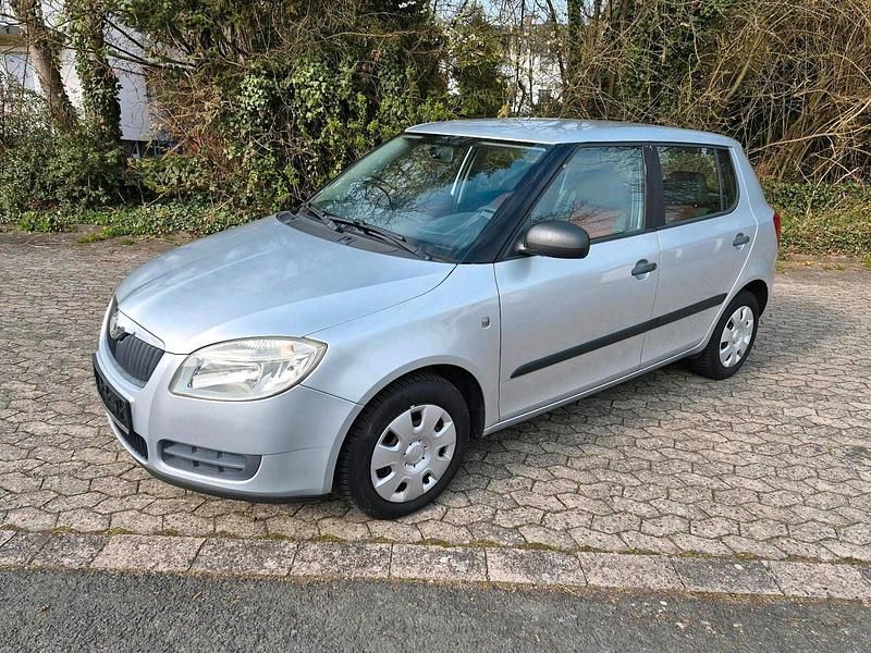 Gebraucht Skoda Fabia 70 PS (51 kW) 2009 Silber Kleinwagen