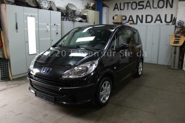 Gebraucht Peugeot 1007 Filou 73 PS (53 kW) 2006 Schwarz metallic Van / Kleinbus