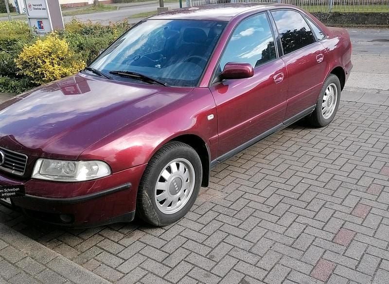 Gebraucht Audi A4 105 PS (77 kW) 2002 Rot Limousine