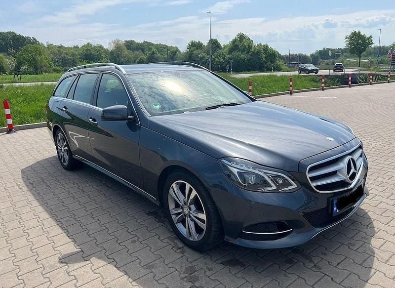 Grau Gebraucht 2014 Mercedes E220 Edition Limousine | 13.399 € (Guter Preis) - Bild 1/4