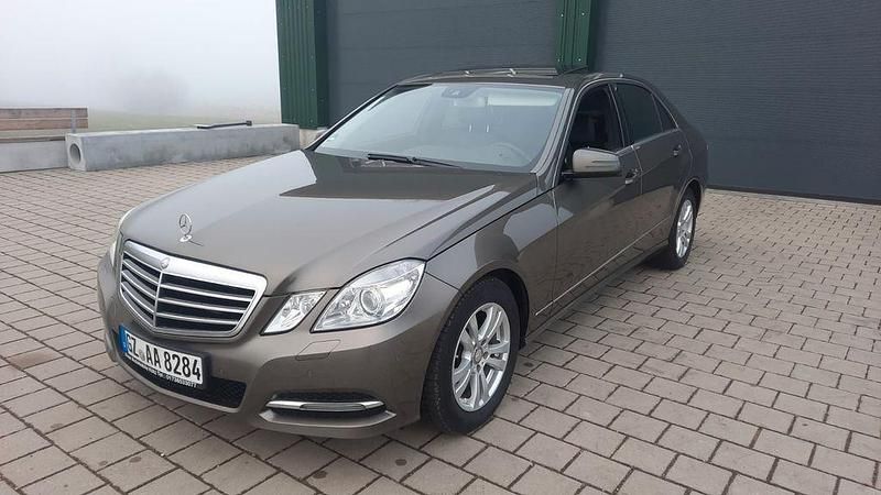 Gebraucht Mercedes E350 Avantgarde 265 PS (194 kW) 2012 Grau Limousine