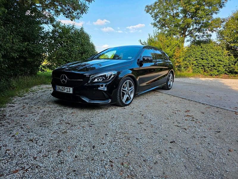 Schwarz Gebraucht 2018 Mercedes CLA220 Shooting Brake AMG line Kombi | 18.500 € (Guter Preis) - Bild 1/4