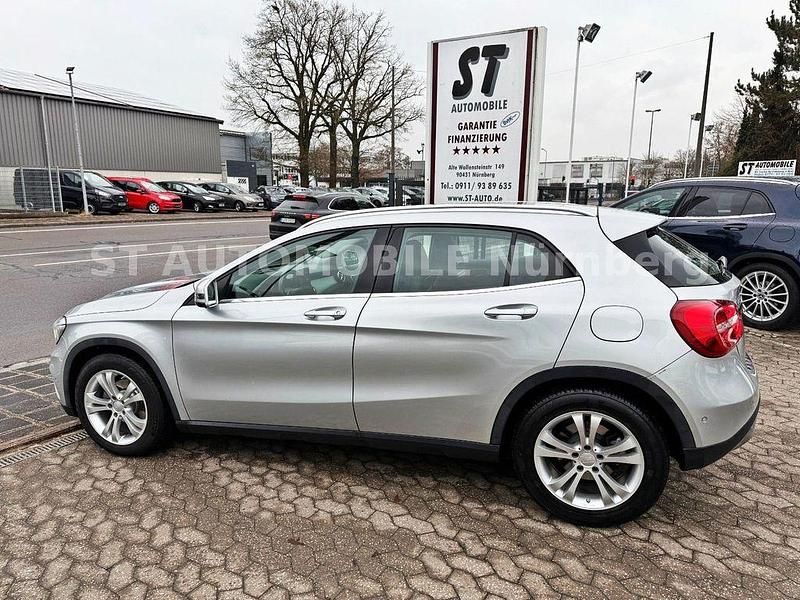 Usata Mercedes GLA200 136 CV (100 kW) 2014 Argento SUV