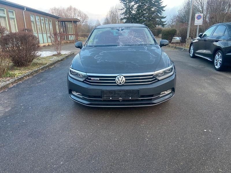 Grau Gebraucht 2015 VW Passat Comfortline Limousine | 11.999 € (Guter Preis) - Bild 1/4