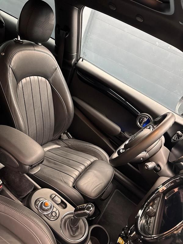 Usata Mini Cooper SE 135 kW (184 CV) 2020 Nero Utilitaria