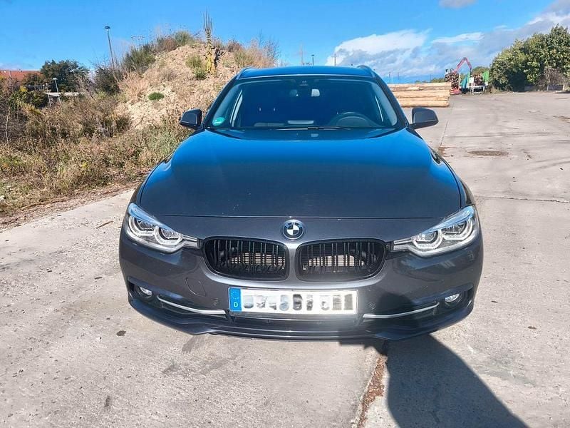 Grau Gebraucht 2018 BMW 318 Sport Line Kombi | 12.500 € (Superpreis) - Bild 1/4