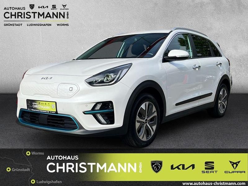 (swp) snow white pearl Gebraucht 2022 Kia e-Niro 3 SUV | 23.890 € (Fairer Preis) - Bild 1/4